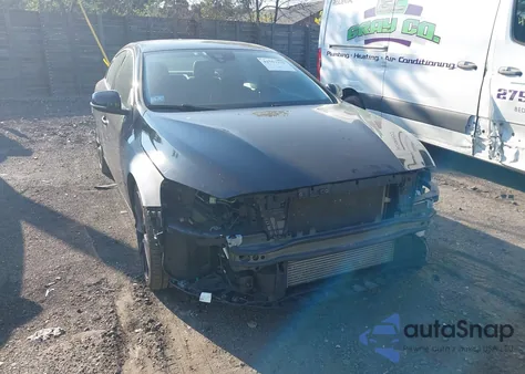 2017 Volvo S60 T5 Dynamic из США, поврежденный, VIN YV140MTL3H2431652